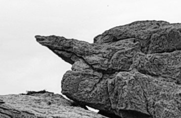 « La pierre » thème de l’apéro poétique du mois de Mai, chez Virginie, vendredi 20 à 18h30